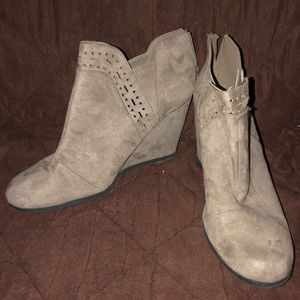 Maurices size 11 wedge booties